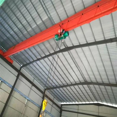 Cần cẩu trên khối dưới cùng