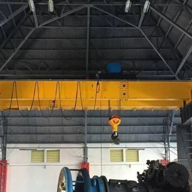 Cần cẩu nâng trên cao